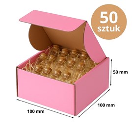 50 pudełek ułożonych warstwowo; jedno zbliżenie na krawędź i barwienie w masie.