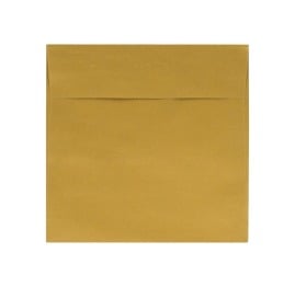 Złoto-perłowa koperta o formacie K4 i rozmiarach 156x156mm doda każdej wręczanej kartce uroku i elegancji