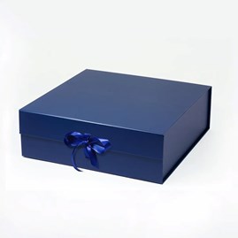 pudelko-magnetyczne-kwadratowe-granatowe-z-wstazka-305x305x100.jpg